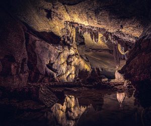 Cuevas de Salnitre en Collbató: descubre el interior de Montserrat