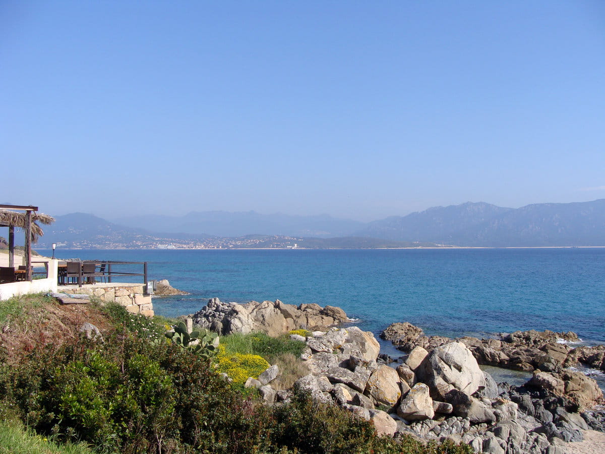 Perfil de la costa del sur de Córcega