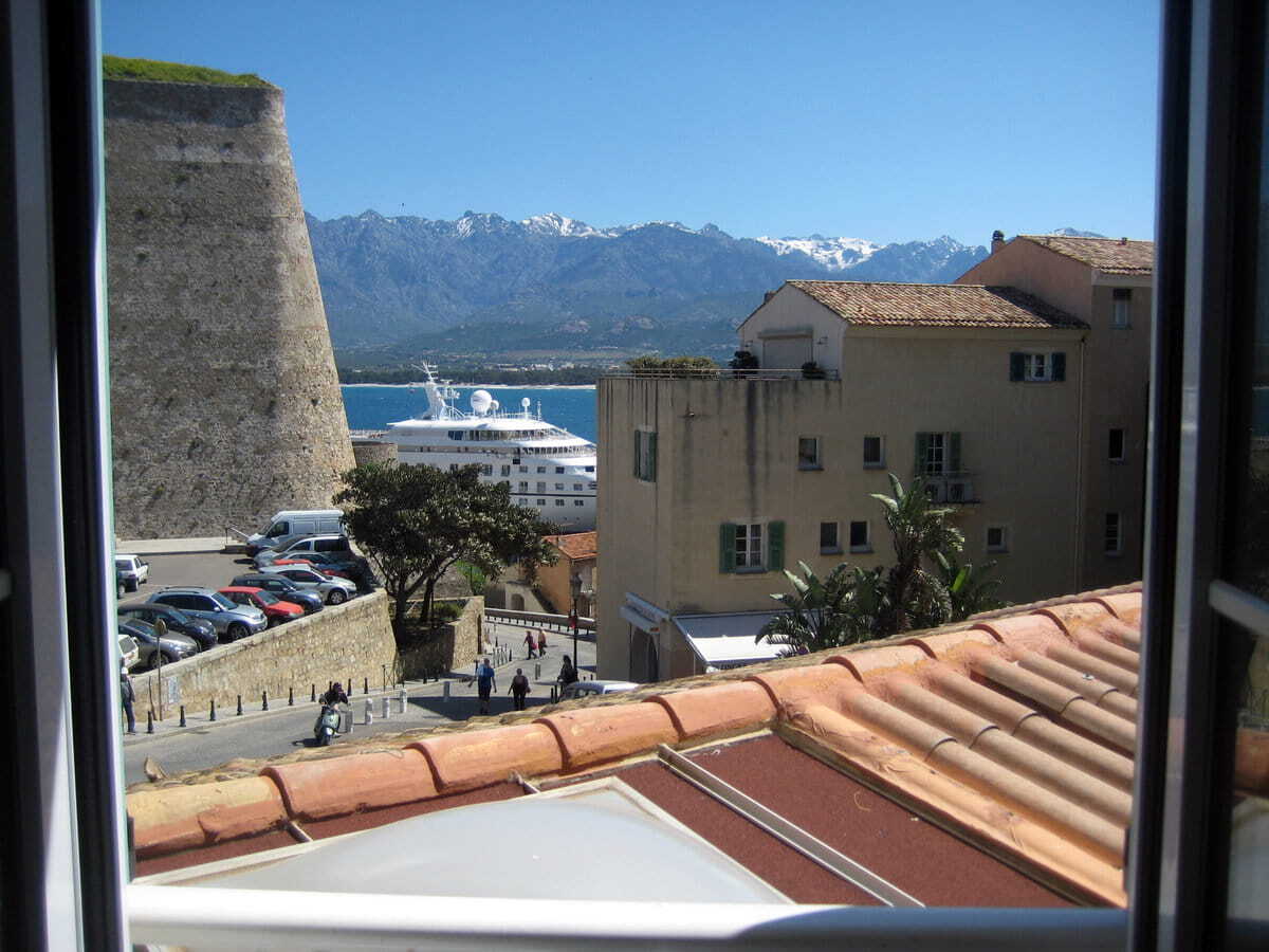 Vistas desde la habitación al puerto de Calvi