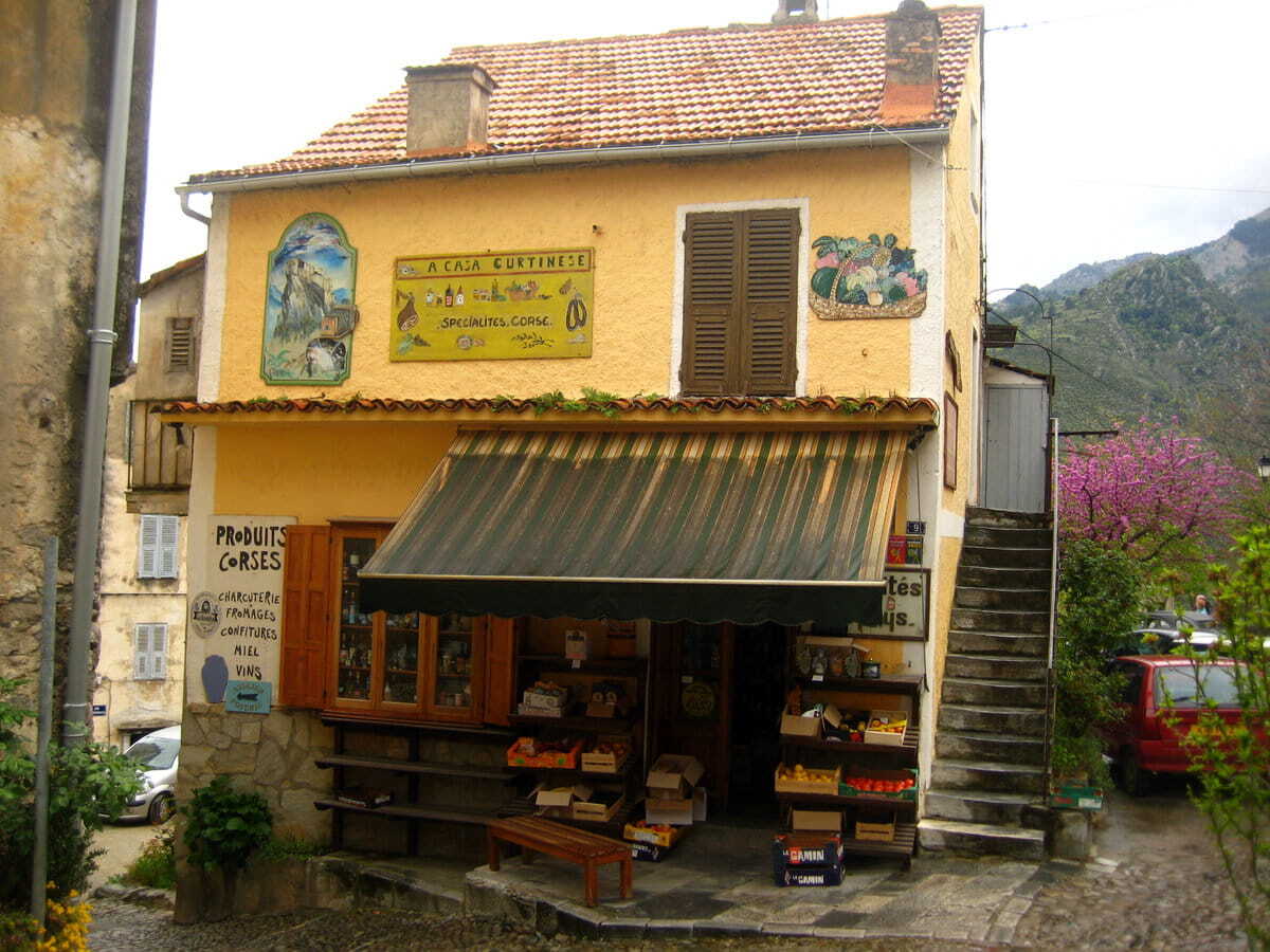 Tienda en Corte, Córcega