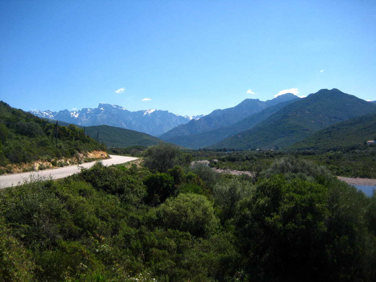 La sinuosa carretera de la costa oeste de Córcega