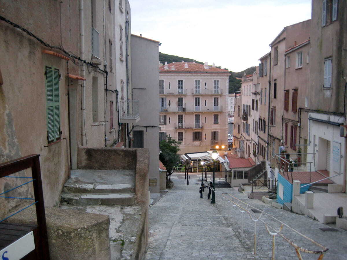 Callejeando por el centro histórico de Bonifacio