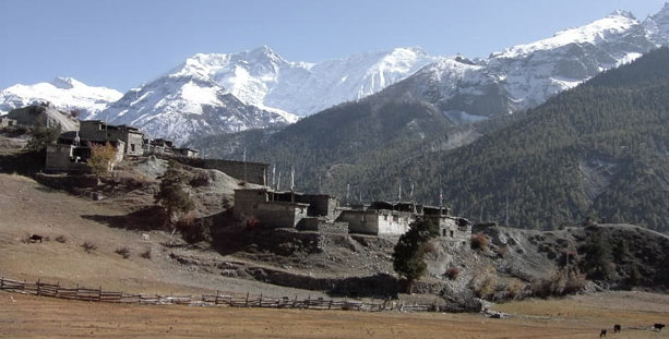 Cordilleras nevadas cerca de Manang en el Annapurna