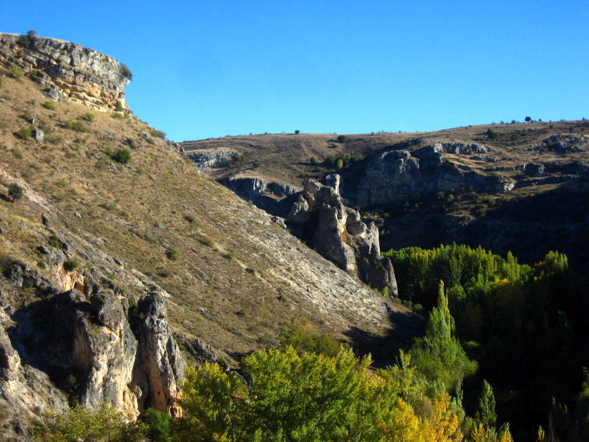 Ruta de senderismo en el Barranco del Río Dulce en Guadalajara