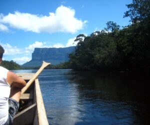 canoa-canaima-churrun