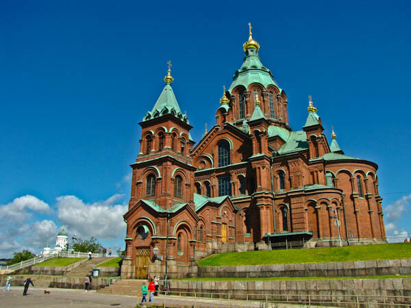 Catedral Uspensky y Tuomiokirkko al fondo en Helsinki Catedral Uspensky y Tuomiokirkko al fondo en Helsinki