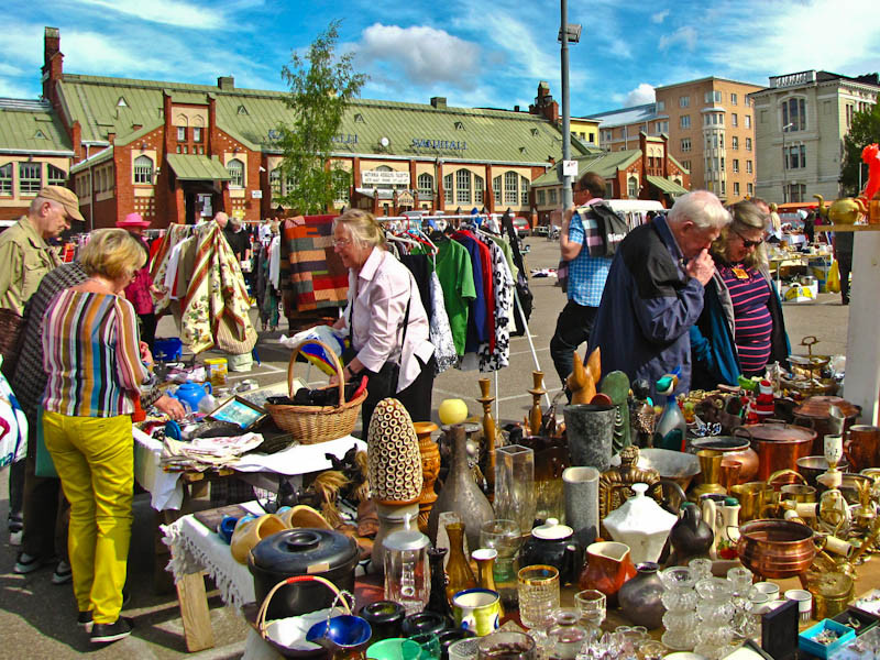 Curioseando en el Mercadillo Hietalahti de Helsinki, Finlandia [(c)Foto: @avistu]