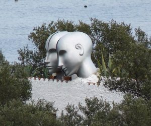 Port Lligat Dali cabezas
