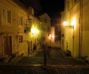 Alfama de noche, Lisboa