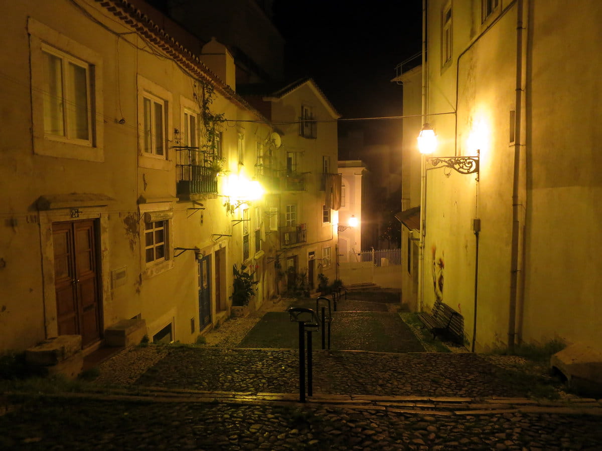 Alfama de noche, Lisboa