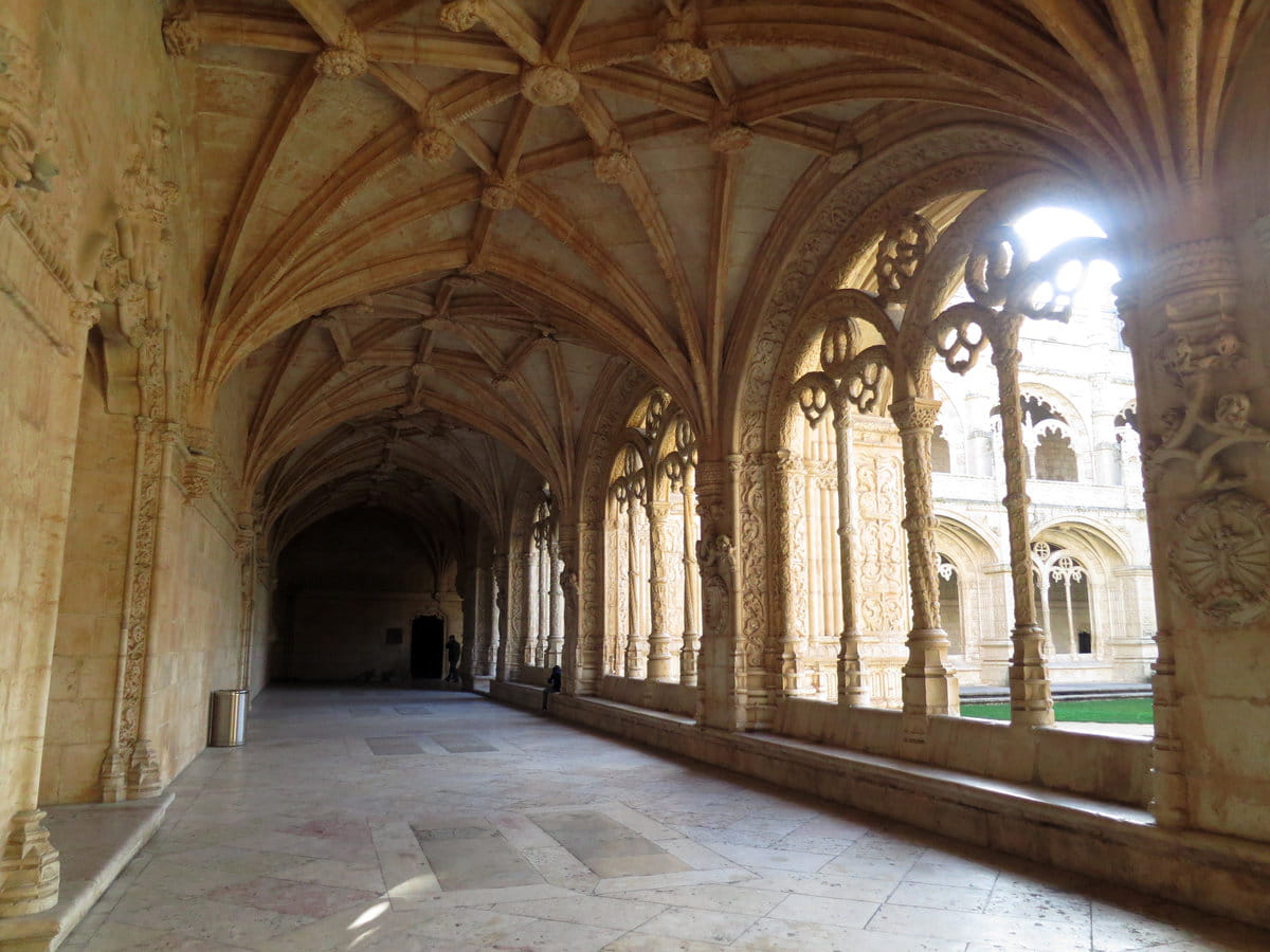 El elaborado estilo arquitectónico del claustro