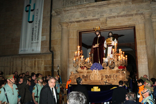 Procesión de la Hermandad de Estudiantes Oviedo