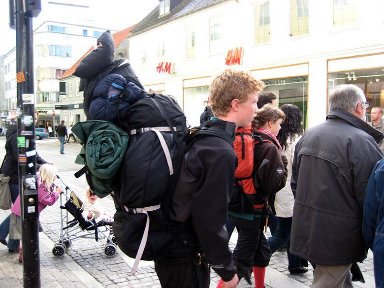 Mochila o maleta? Las mejores ideas para viajar en avión, en coche o en  tren y algunos accesorios recomendados por los turistas más experimentados