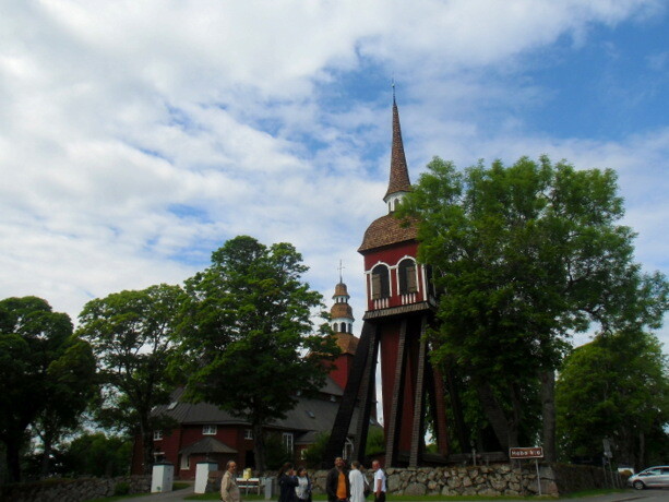 La iglesia y campanario de Habo