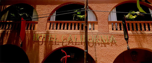 puerta-hotel-california