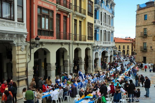 Mesas de la Comida en la Calle, Avilés, Asturias