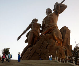 monumento-africa-dakar