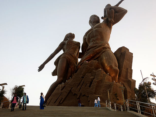 monumento-africa-dakar