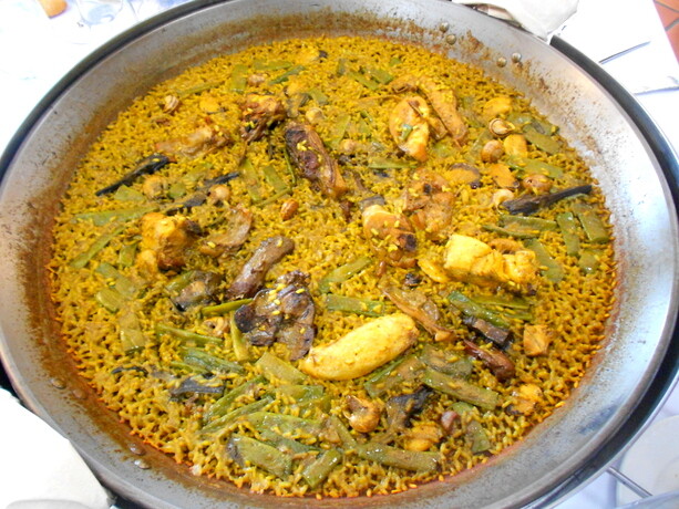 Nuestra paella servida en Casa Carmela