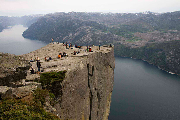 600 metros de caída escalofriante desde la famosa Pulpit Rock en Stavanger