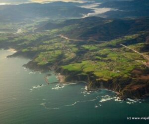 Despegando de Asturias, panorámica de la costa desde el avión