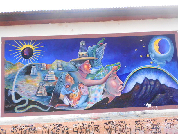 Murales mayas en la calle