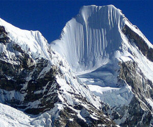 ¿Cuánto cuesta escalar el Everest hoy? Precios reales, permisos y desglose (2026)