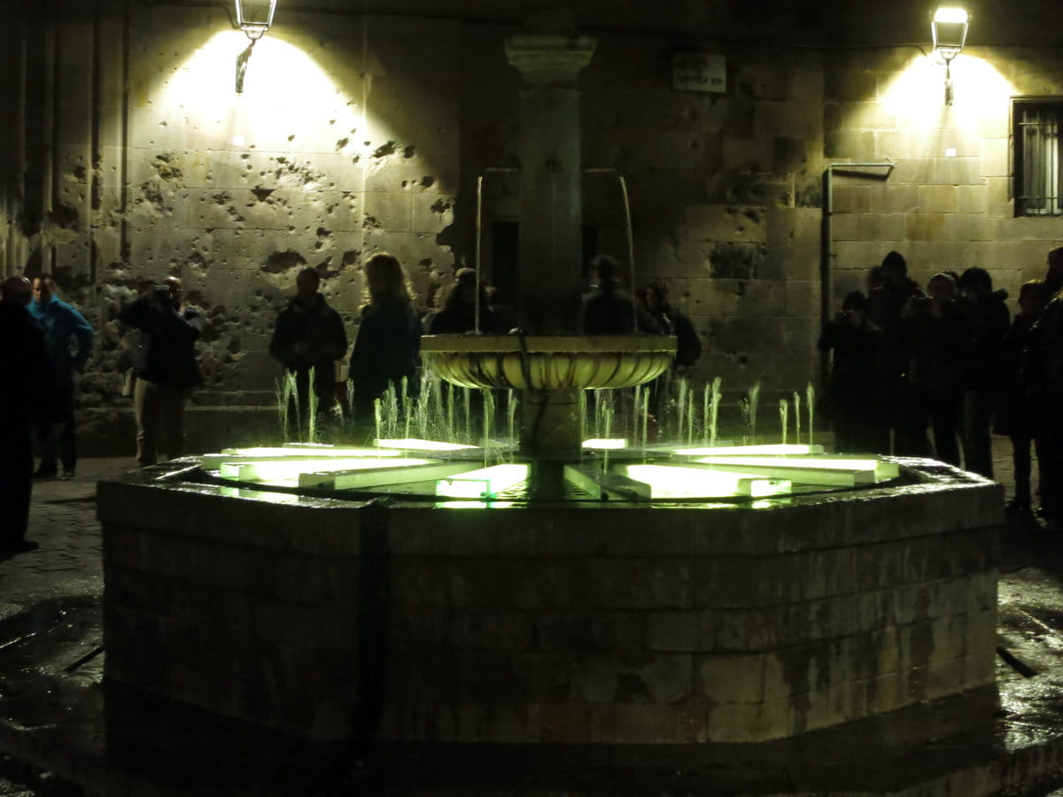 La Plaça de Sant Felip Neri durante la Festa de les Llums