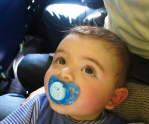 Consejos para viajar en avión con un bebé