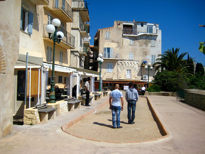 A partir de los 60 la petanca es el deporte principal en todo el Mediterráneo