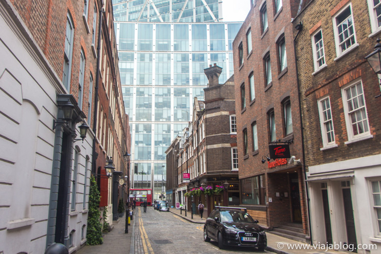 Folgate Street hacia Liverpool Street, Tune Hotel, Londres