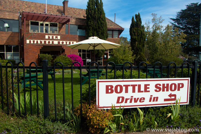 Bottle Shop of a hotel, Blackheath, Australia