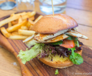Hamburguesa de Barramundi, Waterfront Cafe, Sidney, Australia