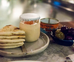 Taramasalata, pita, aceitunas, The Apollo, Sidney, Australia