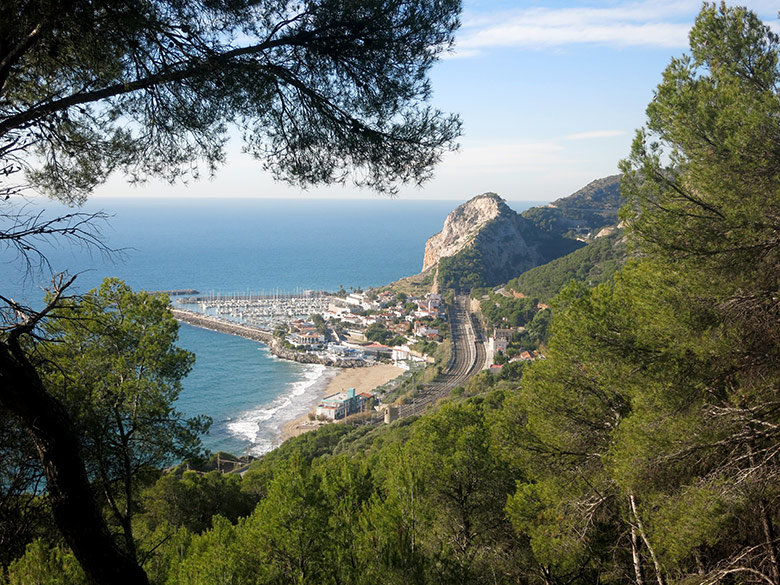 Vistas al pueblo de Garraf donde empieza nuestro recorrido