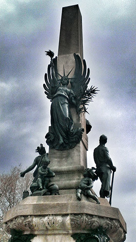 estatua-libertad-arc-triumf