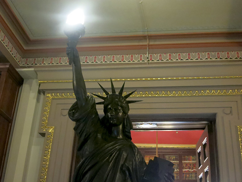 estatua-libertad-barcelona