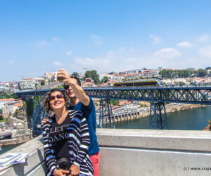 Selfie y tranvía, Puente Don Luis I, Oporto, Portugal [(C) Foto: @avistu]