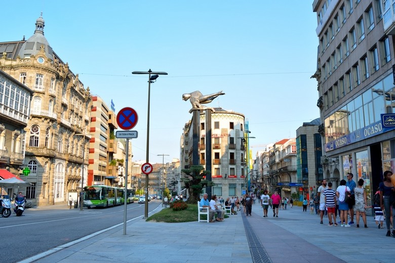 Puerta del Sol con el Sireno en el centro. Vigo (Galicia)