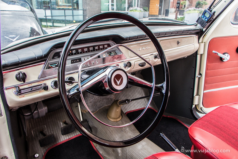 Interior Volvo PV 544, Time Travel Sightseeing, Gotemburgo, Suecia