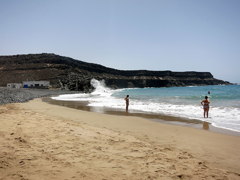 La solitaria playa del Puertito de los Molinos