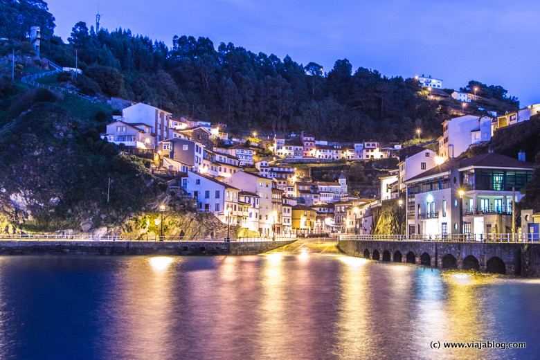 Pueblo pesquero de Cudillero en Asturias