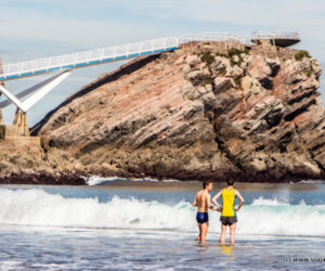 Mirador principal, Museo Anclas Philippe Cousteau, desde la Playa de Salinas