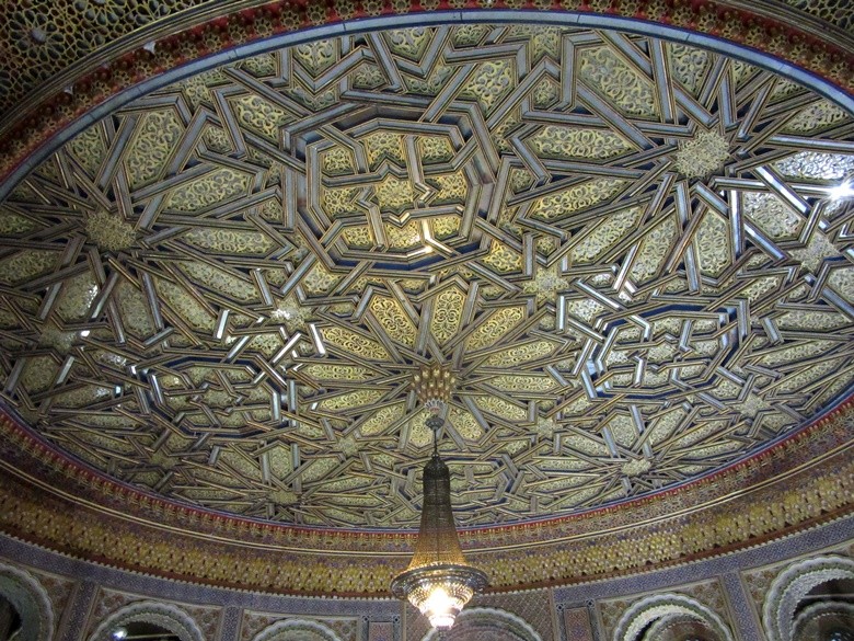 Techo del salón árabe del ayuntamiento de Utrera