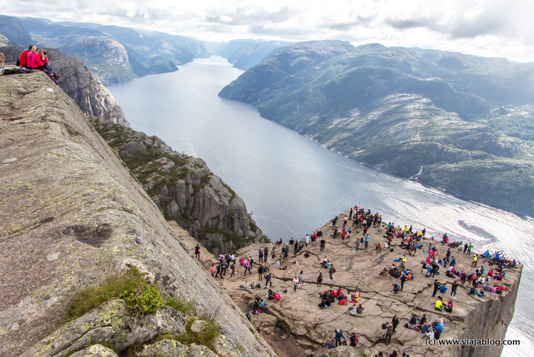 Preikestolen en Fiordos de Noruega [(c)Foto: @avistu]