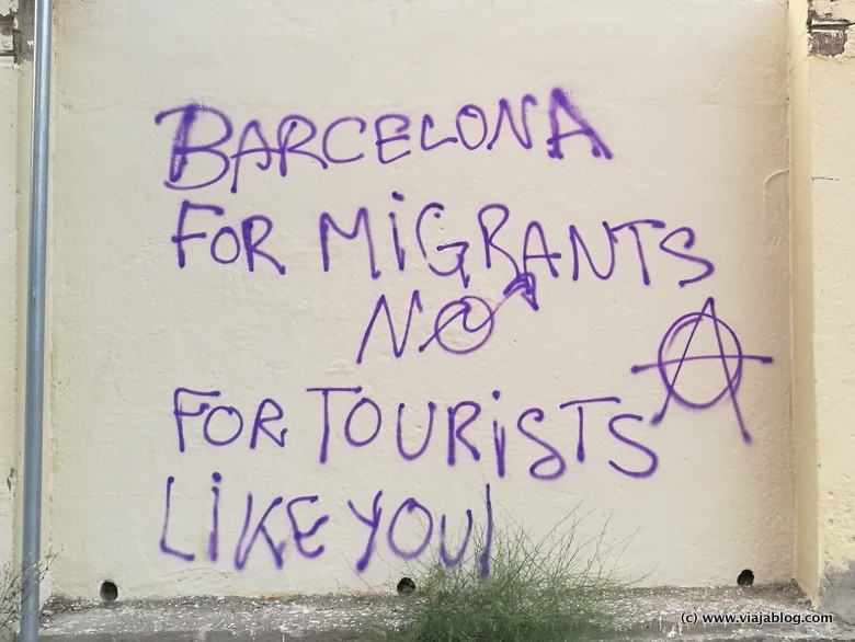 Pintada contra el turismo en Barcelona