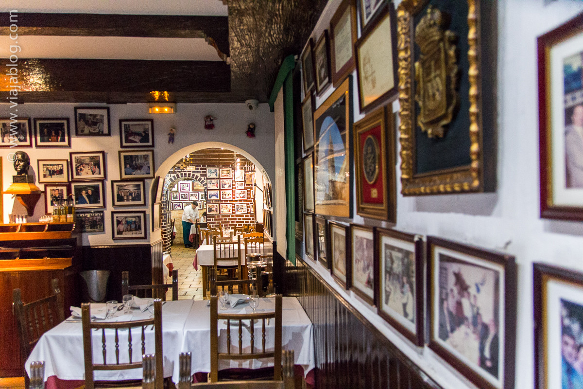 Interior Restaurante Asturiano Sidrería El Ñeru en Madrid