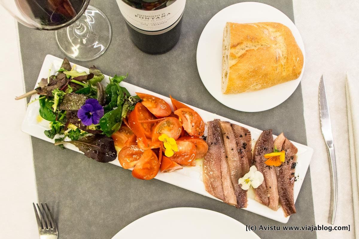 Ensalada de Tomate Raff y Lomo de Sardina Ahumada, Asador María Morena (Cuenca)