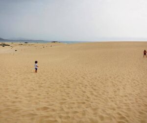 La extensa playa de las Grandes Dunas al sur de Corralejo