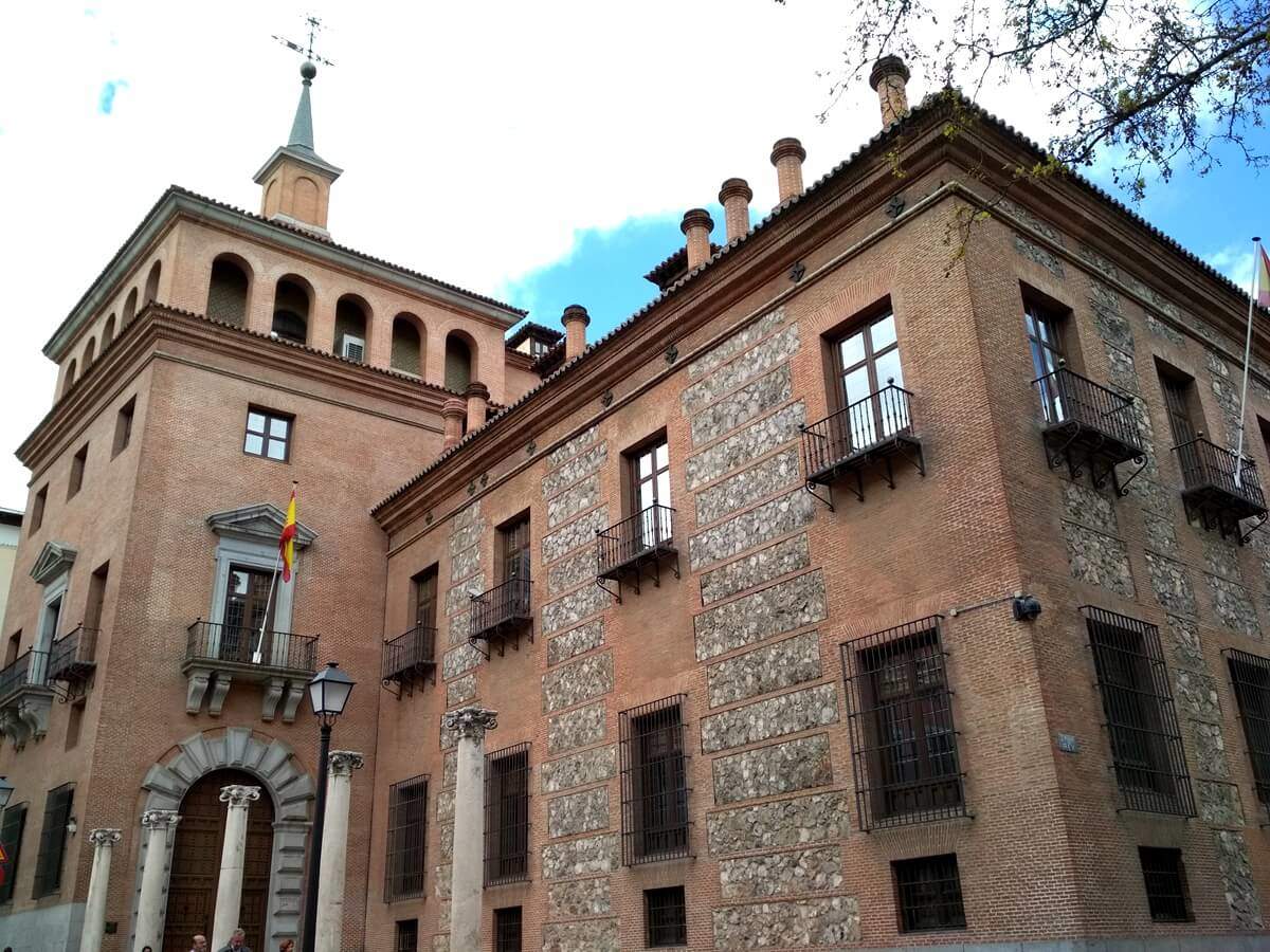 La Casa de las Siete Chimeneas de Madrid